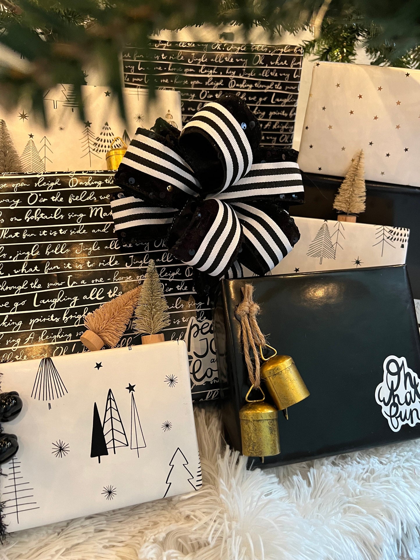 2025 Deluxe Holiday Wrapping Kit - Black & White
