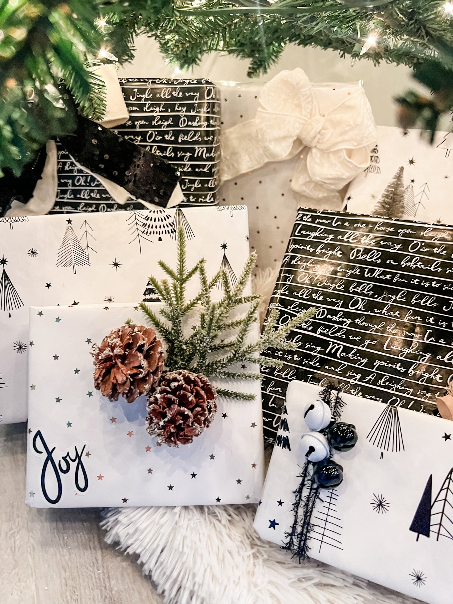 2025 Deluxe Holiday Wrapping Kit - Black & White